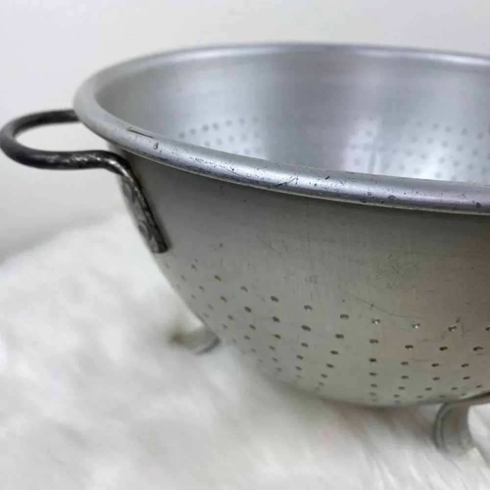 Vintage WEAR EVER heavy duty Aluminum -Colander Strainer- Footed Model A-3123
